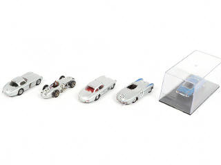 Lot 226 - DIVERS (5)