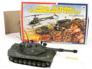 Lot 169 - DINKY TOYS (GB) (2)