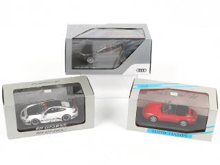 Lot 223 - DIVERS (3)