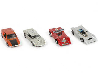 Lot 117 - DIVERS (4)