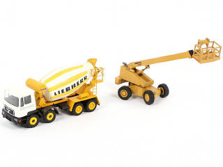 Lot 163 - DIVERS (8)