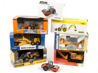 Lot 162 - DIVERS (7)