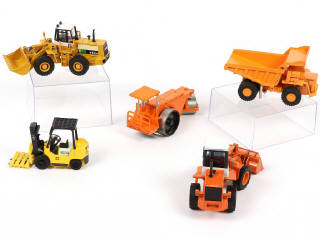 Lot 158 - DIVERS (5)