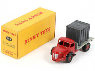 Lot 140 - DINKY TOYS (FRANCE) (1)