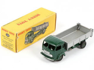 Lot 142 - DINKY TOYS (FRANCE) (1)