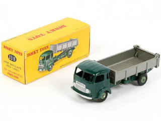 Lot 139 - DINKY TOYS (FRANCE) (1)
