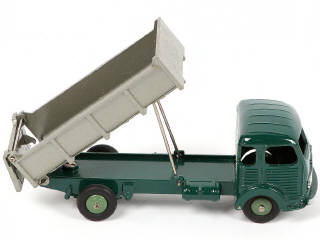 Lot 139 - DINKY TOYS (FRANCE) (1)