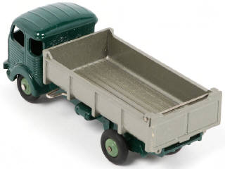 Lot 139 - DINKY TOYS (FRANCE) (1)