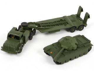 Lot 170 - DINKY TOYS (GB) (2)