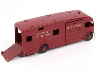 Lot 224 - DINKY TOYS (GB) (1)
