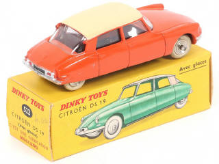 Lot 258 - DINKY TOYS (FRANCE) (1)