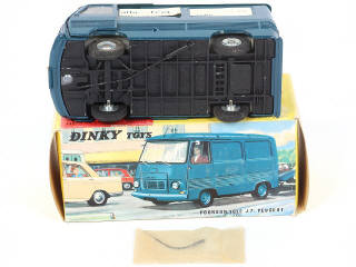 Lot 284 - DINKY TOYS (FRANCE) (1)