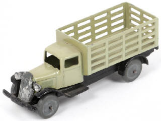 Lot 253 - DINKY TOYS (FRANCE) (1)