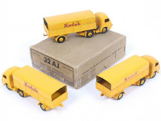 Lot 294 - DINKY TOYS (FRANCE) (1)