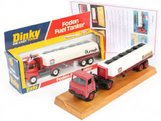 Lot 235 - DINKY TOYS (GB) (2)