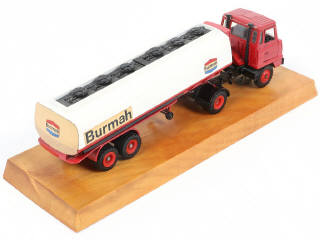 Lot 235 - DINKY TOYS (GB) (2)