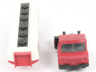 Lot 235 - DINKY TOYS (GB) (2)