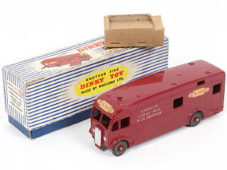 Lot 229 - DINKY TOYS (GB) (1)
