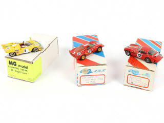 Lot 135 - DIVERS (3)