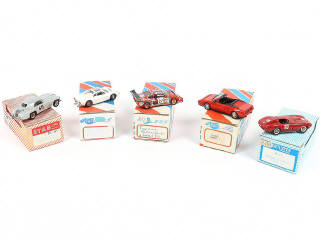 Lot 137 - DIVERS (5)