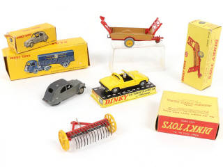 Lot 149 - DINKY TOYS (5)