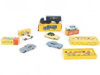 Lot 154 - DINKY TOYS (7)
