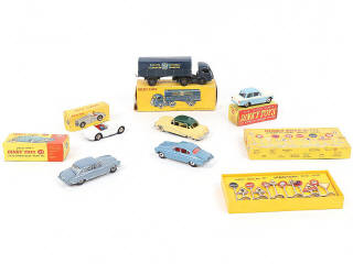 Lot 154 - DINKY TOYS (7)