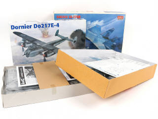 Lot 28 - DIVERS (4)