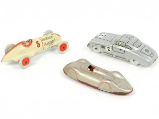 Lot 105 - DIVERS (3)