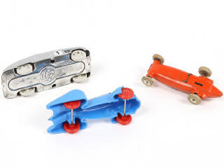 Lot 106 - DIVERS (3)