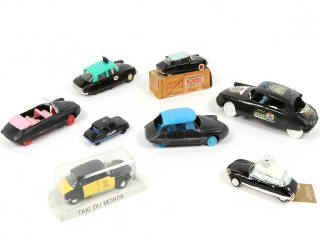 Lot 324 - DIVERS (8)