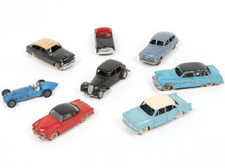 Lot 265 - DINKY TOYS (FRANCE) (9)