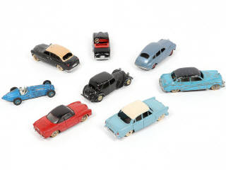 Lot 265 - DINKY TOYS (FRANCE) (9)