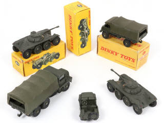 Lot 286 - DINKY TOYS (FRANCE) (5)