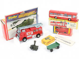 Lot 238 - DINKY TOYS (GB) (5)