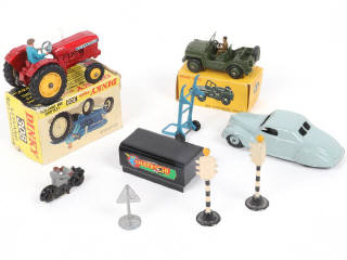 Lot 240 - DINKY TOYS (GB) (10)