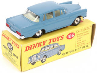 Lot 229 - DINKY TOYS (GB) (1)
