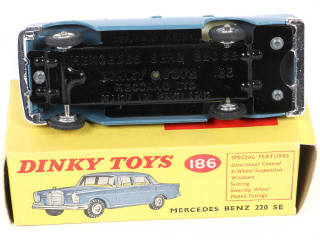 Lot 229 - DINKY TOYS (GB) (1)