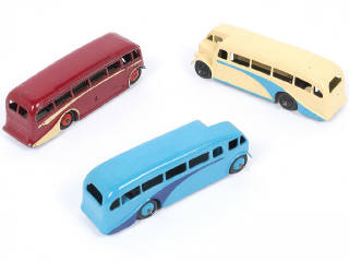 Lot 241 - DINKY TOYS (GB) (3)