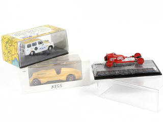 Lot 104 - DIVERS (3)