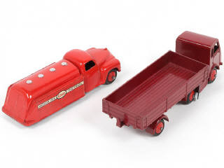 Lot 237 - DINKY TOYS (GB) (2)