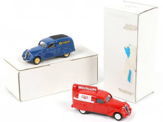 Lot 317 - DIVERS (2)
