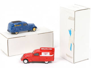 Lot 317 - DIVERS (2)