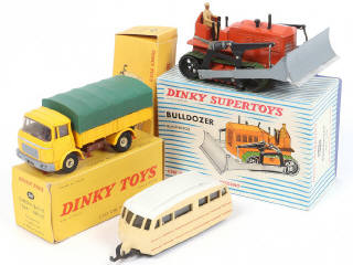 Lot 271 - DINKY TOYS (FRANCE) (3)