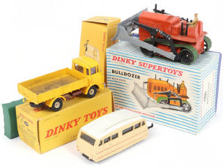 Lot 271 - DINKY TOYS (FRANCE) (3)
