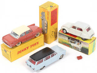 Lot 262 - DINKY TOYS (FRANCE) (3)