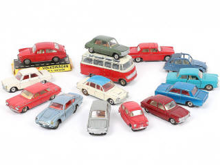 Lot 249 - DINKY TOYS (14)