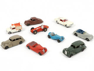 Lot 248 - DINKY TOYS (9)