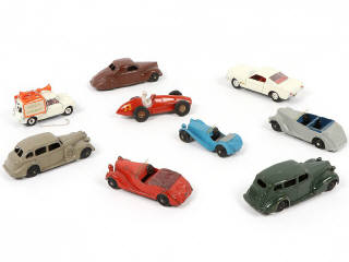Lot 248 - DINKY TOYS (9)