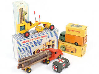 Lot 272 - DINKY TOYS (FRANCE) (4)